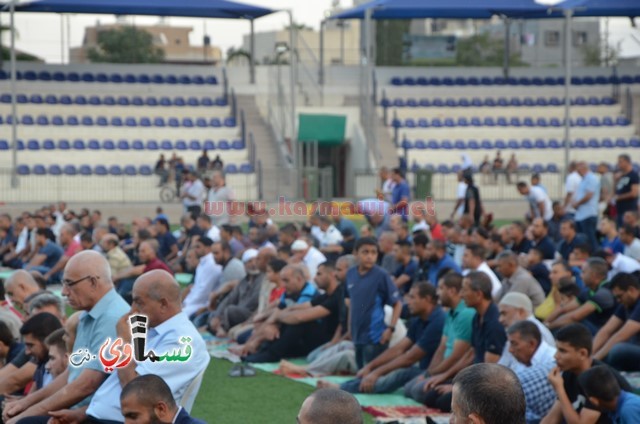 فيديو : المئات يؤدون صلاة عيد الأضحى والرئيس عادل بدير والأهالي يتصافحون ويهنئون ويعم السرور كل الحضور